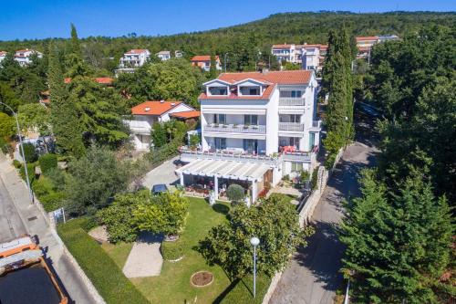 Selce Apartment | Apartments by the sea Selce, Crikvenica - 4801