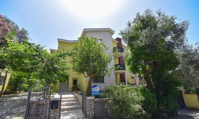 Petrovac House | Apartments Calenic