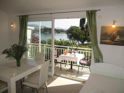 Janjina Apartment | Apartments Carol