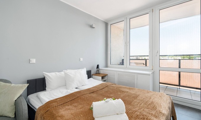 Grunwald Apartment | Apartments Głogowska by Renters