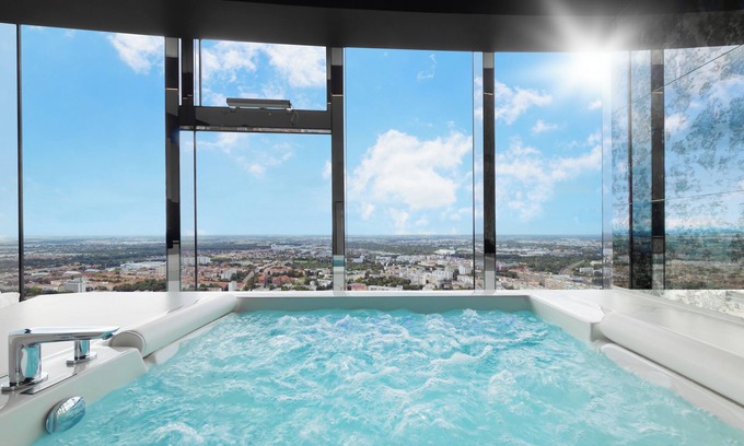 Krzyki Apartment | Apartments in Sky Tower with Bathtub near the window
