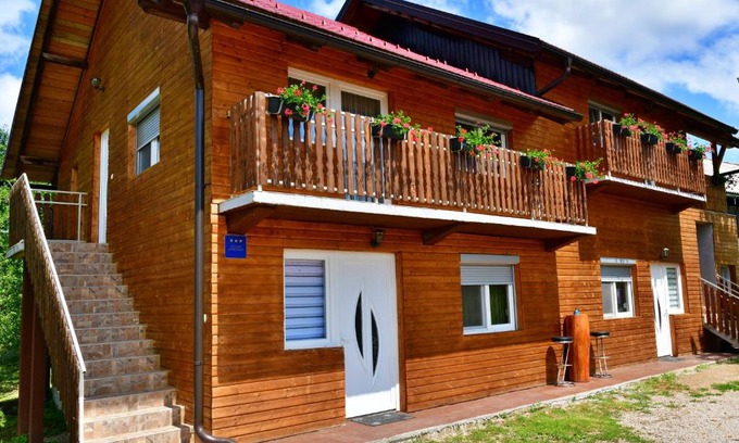 Rakovica Apartment | Apartments Laura