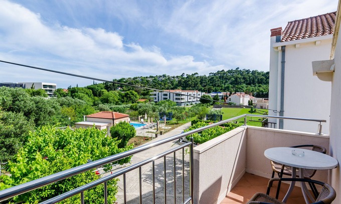 Srebreno Apartment | Apartments Mali Paradiso - Two Bedroom Apartment with Balcony and Pool View
