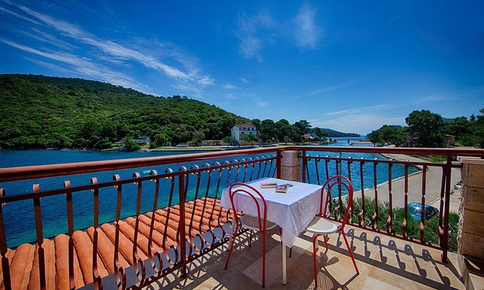 Pasadur Apartment | Apartments Malo Lago - One-Bedroom Apartment with Balcony and Sea View - 2nd floor (Apartment 6)