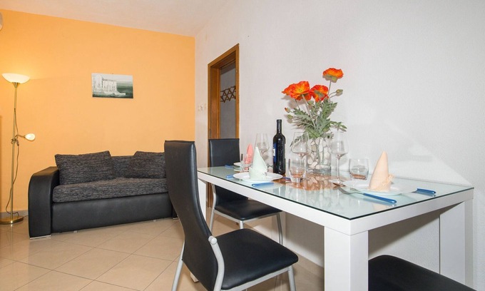 Vrpolje Apartment | Apartments Marieta (39871-A2) - Makarska