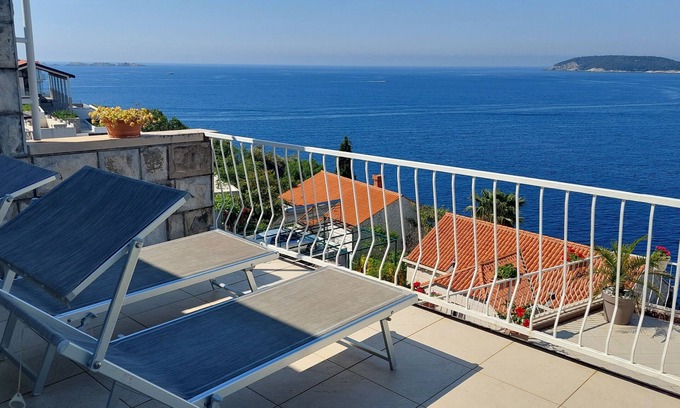 Stikovica Apartment | Apartments Matea - Two-Bedroom Apartment with Sea View and Balcony