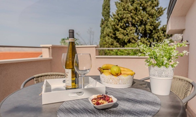 Ribarica Apartment | Apartments Mil (111871-A2) - Karlobag