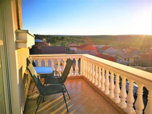 Gornji Karin Apartment | Apartments Milic - Studio Apartment with Sea View 4