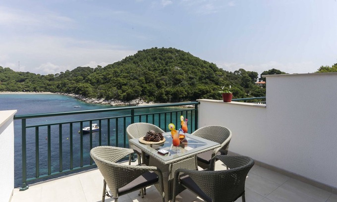 Saplunara Apartment | Apartments Posta - Comfort One-Bedroom Apartment with Terrace and Sea View - Apartman 6
