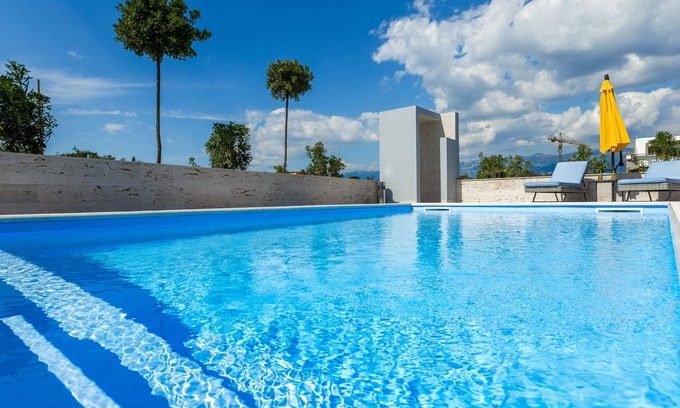 Zrce House | Apartments & Rooms Villa Casia