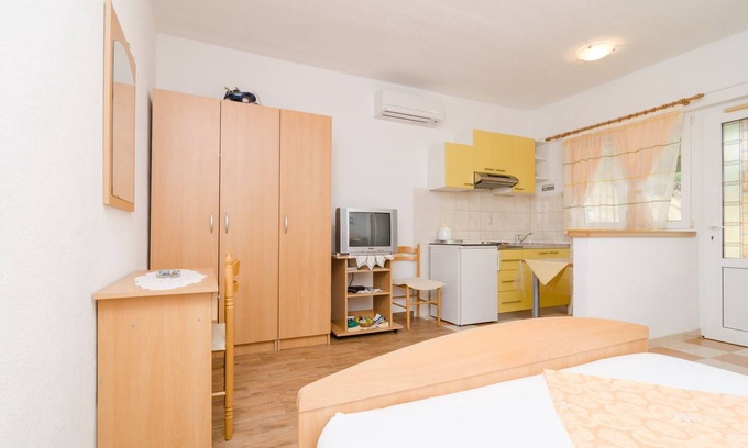 Kobas Apartment | Apartments Skurla - Studio Apartment with Terrace (A1 žuti)