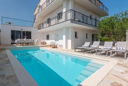 Dazlina Apartment | Apartments Villa Radelj