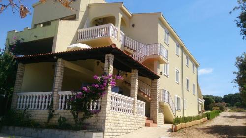 Mandre Apartment | Apartments with a parking space Mandre, Pag - 12409