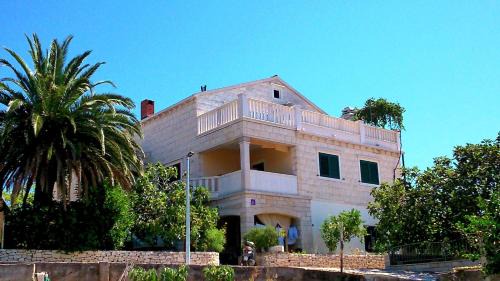 Sumartin Apartment | Apartments with parking space Sumartin, Brac - 11926