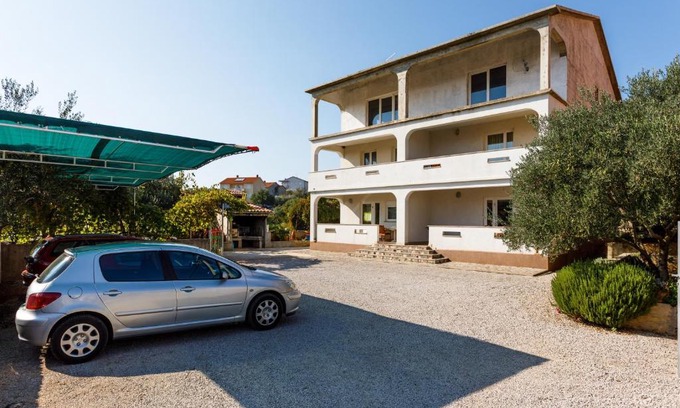 Kornic Apartment | Apartments with parking space Kornic, Krk - 5306