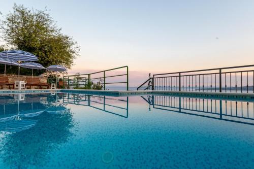 Brela Apartment | Apartments with pool Maraska