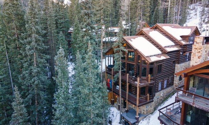 Mountain Village Cabin | Apex by AvantStay | Cozy Expansive Mountain Home | Close to the Slopes!