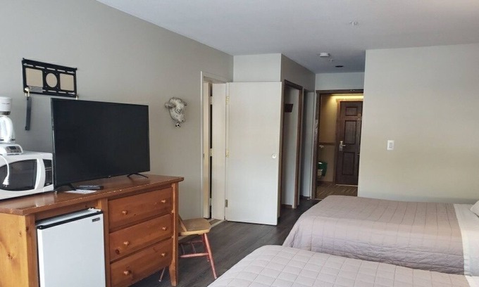 Okanagan-Similkameen Condo | Apex Mountain Inn 1 Bdrm Suite 205-206 1 Bedroom Condo by Redawning