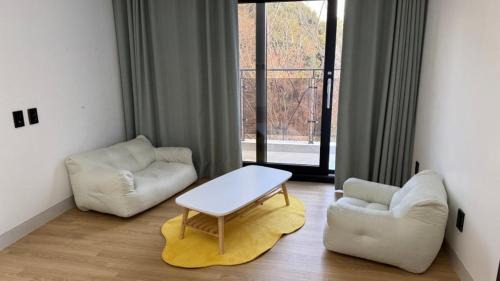 Andeok House | Apgujeong Homestay - Female only