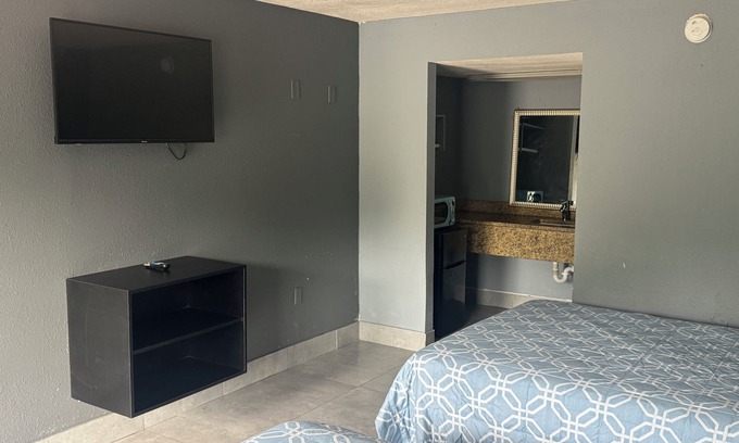 Historic Downtown Kissimmee Hotel | Apollo Inn