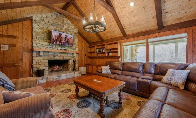 Boone House | Appalachian Mountain Lodge