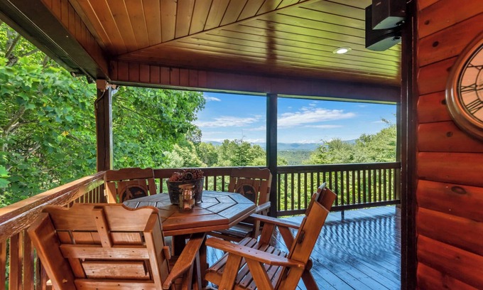 Piney Creek Cabin | Appalachian Mtn Cabin Near New River State Park!