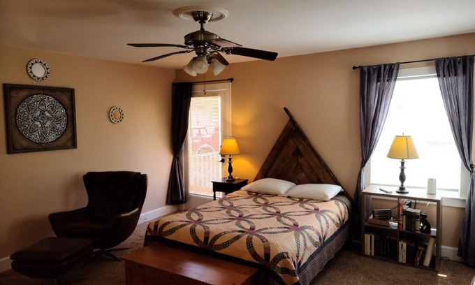 Blairsville Bed & Breakfast | Appalachian Room at Misty Mountain Inn - 21 Mi to Helen Georgia