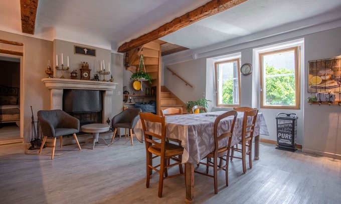 Valderoure Apartment | Appart Authentique et Confortable