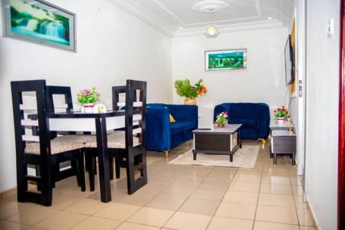 Douala Apartment | Appart B-ssadi Santa Lucia wifi canal gardien
