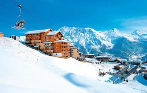Orcieres-Merlette Apartment | Appart chaleureux au pied des pistes avec piscine