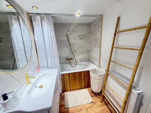 Lons-le-Saunier House | Appart cocooning terrasse