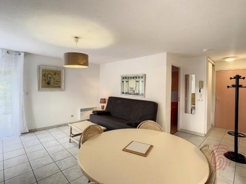 Lamalou-les-Bains Apartment | Appart F2 à Lamalou, terrasse, wifi, animaux acceptés, proche centre & thermes - FR-1-451-24
