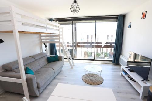 Saint-Cyprien Plage Apartment | Appart lumineux et climatise St Cyprien 3 min du port