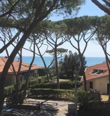 Castiglione della Pescaia Apartment | Appartamento sul mare con giardino e posto auto
