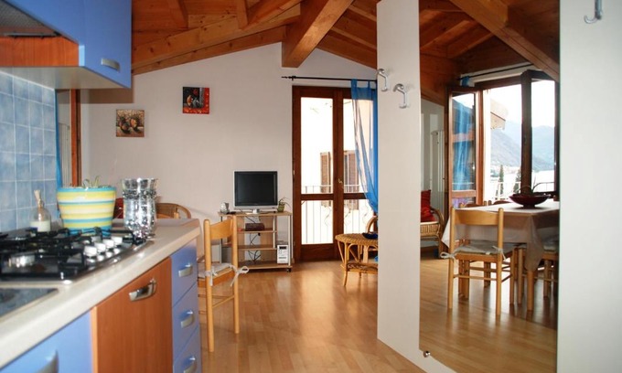 Santa Maria - Rezzonico Apartment | Appartamenti Il Castellaccio