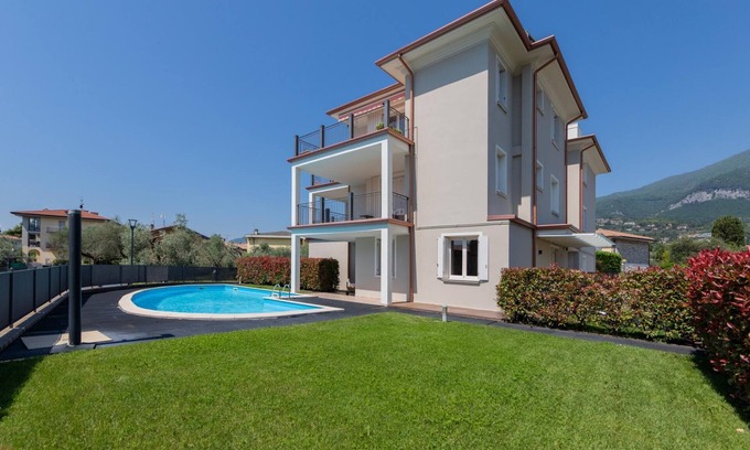 Toscolano Maderno Apartment | Appartamento in Villa Beatrice PT 7 by Wonderful Italy