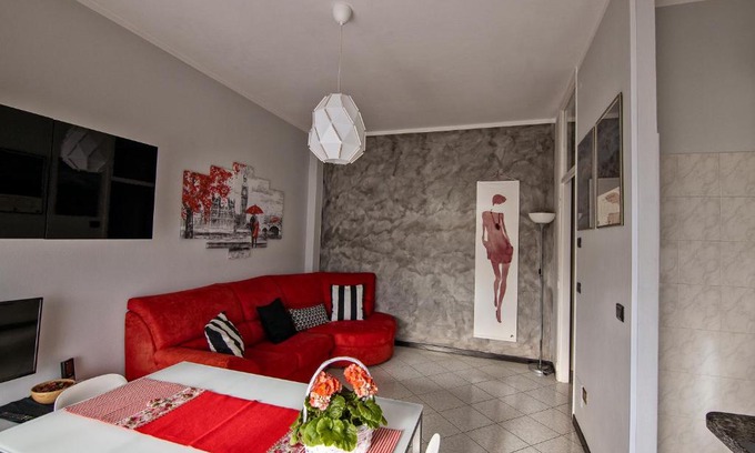 Arona Apartment | Appartamento nel cuore di Arona - box privato