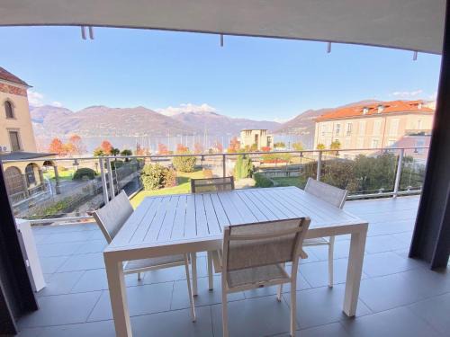 Luino Apartment | Appartamento Palazzo di Vetro