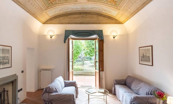 Sant' Ambrogio Apartment | Appartamento Pilastri 35