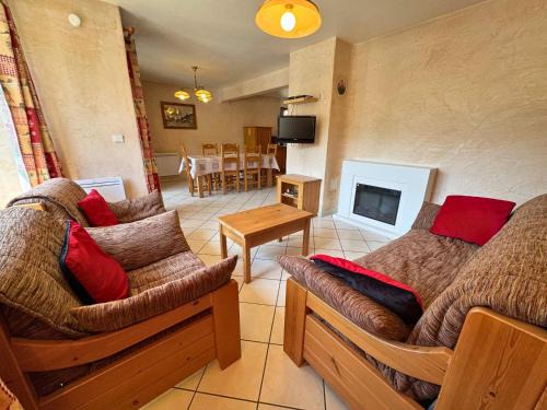 Saint-Martin-de-Belleville Apartment | Appartement familial à St Martin de Belleville - 3 chambres, terrasse, parking, près des commerces et pistes - FR-1-452-118