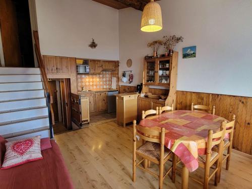 Saint-Michel-de-Chaillol Apartment | Appartement lumineux 6 pers, animaux admis, balcon sud, pieds des pistes - FR-1-393-181