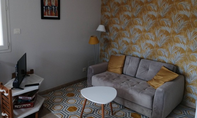 Saint-Jean-Pla-de-Corts Apartment | Appartement Climatisé à la Campagne Avec Piscine