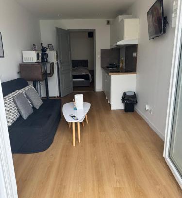 La Roche-sur-Yon Apartment | Appartement 1 chambre vu sur jardin