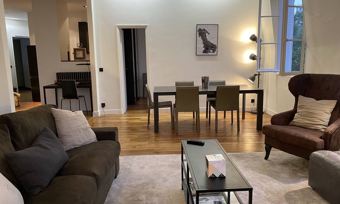 Quartier de l'Ecole-Militaire Apartment | Appartement 3 Chambres Paris 7e Nom Interne: Grand Appartement 4p
