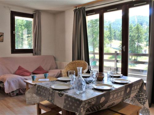 Risoul Apartment | Appartement 3 Pièces 6 couchages avec piscine, animaux admis à Risoul 1850 - FR-1-330-209