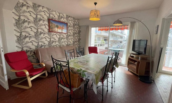 Saint-Cyprien Plage Apartment | Appartement 3 pièces climatisé avec 2 terrasses, parking, proche plage et port – 5 couchages - FR-1-225D-104