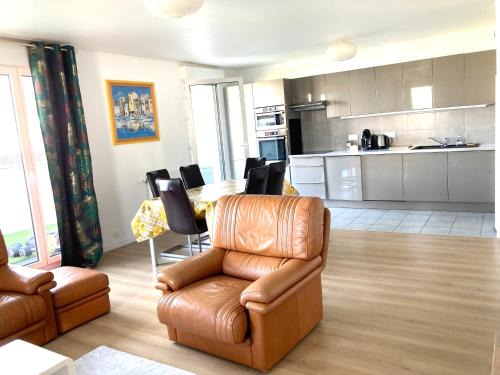 Asnieres-sur-Seine Apartment | Appartement 90m2, 3 chambres, 6 personnes, proche Paris