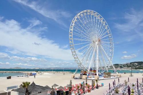 8th Arrondissement Apartment | Appartement au bor de mer