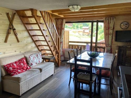 Le Chinaillon Apartment | Appartement au pied des pistes avec balcon ensoleillé - 2 ch, 2 sdb, accès rapide au centre village - FR-1-467-85