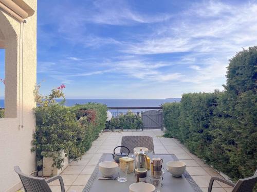 Paradou Apartment | Appartement calme avec piscine et parking, proche plage, pour 4 personnes au Rayol-Canadel - FR-1-226B-141